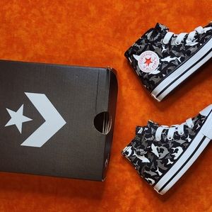 Infant Converse size 6 US Brand New (Never Worn)